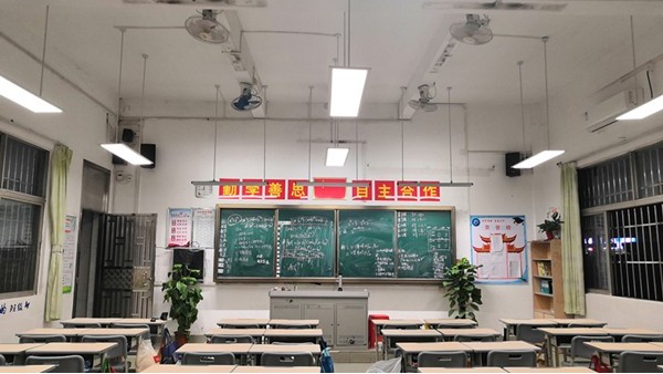 中小学校教室照明需要什么样的教室灯具才能符合国家标准？