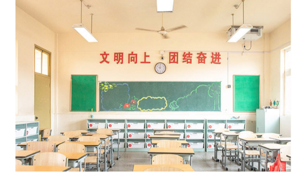 教室照明改造，选择什么样的教室护眼灯才能有效降低<i style='color:red'>学生近视</i>率？